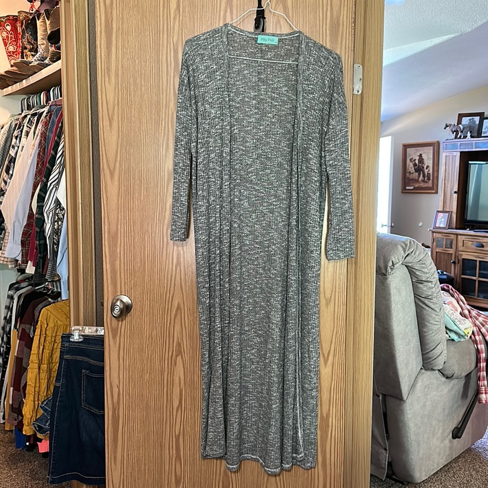 Long new sweater only worn once or twice, great shape